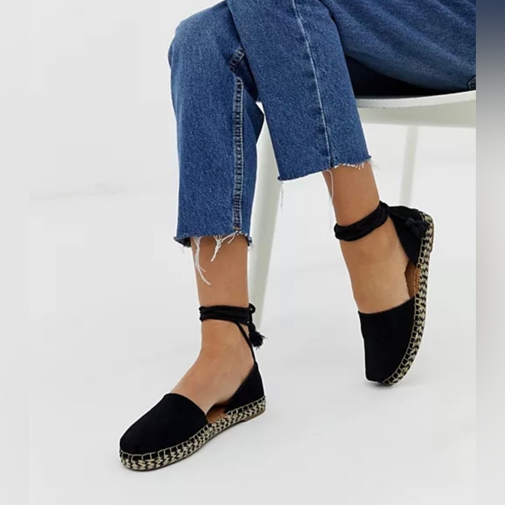 Navy Tom’s Tie Up Flats